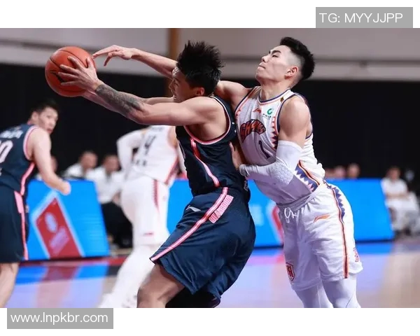 CBA精彩对决广东大益迎战上海队争夺季后赛席位 CBA精彩对决广东大益迎战上海队争夺季后赛席位