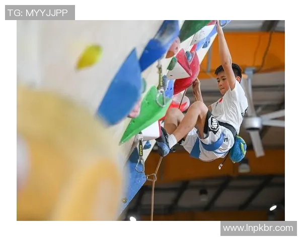 成都攀岩队与武汉攀岩队赛后复盘分析意识碰撞与战术对决