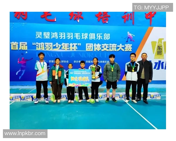 重庆羽毛球队与杭州羽毛球队赛后复盘团队协作的成功与不足分析